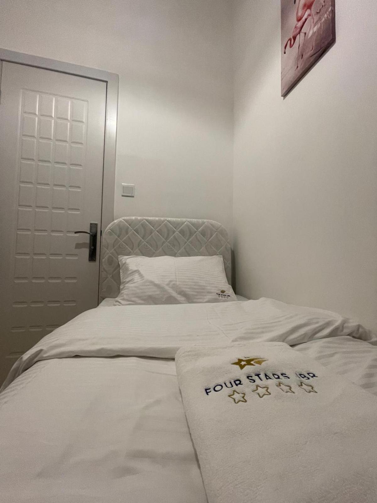 ホテル Four Stars Dubai Marina Jbr エクステリア 写真
