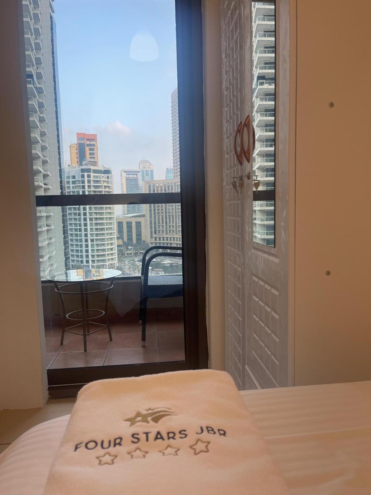 ホテル Four Stars Dubai Marina Jbr エクステリア 写真