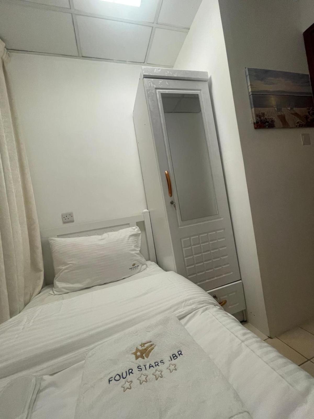 ホテル Four Stars Dubai Marina Jbr エクステリア 写真